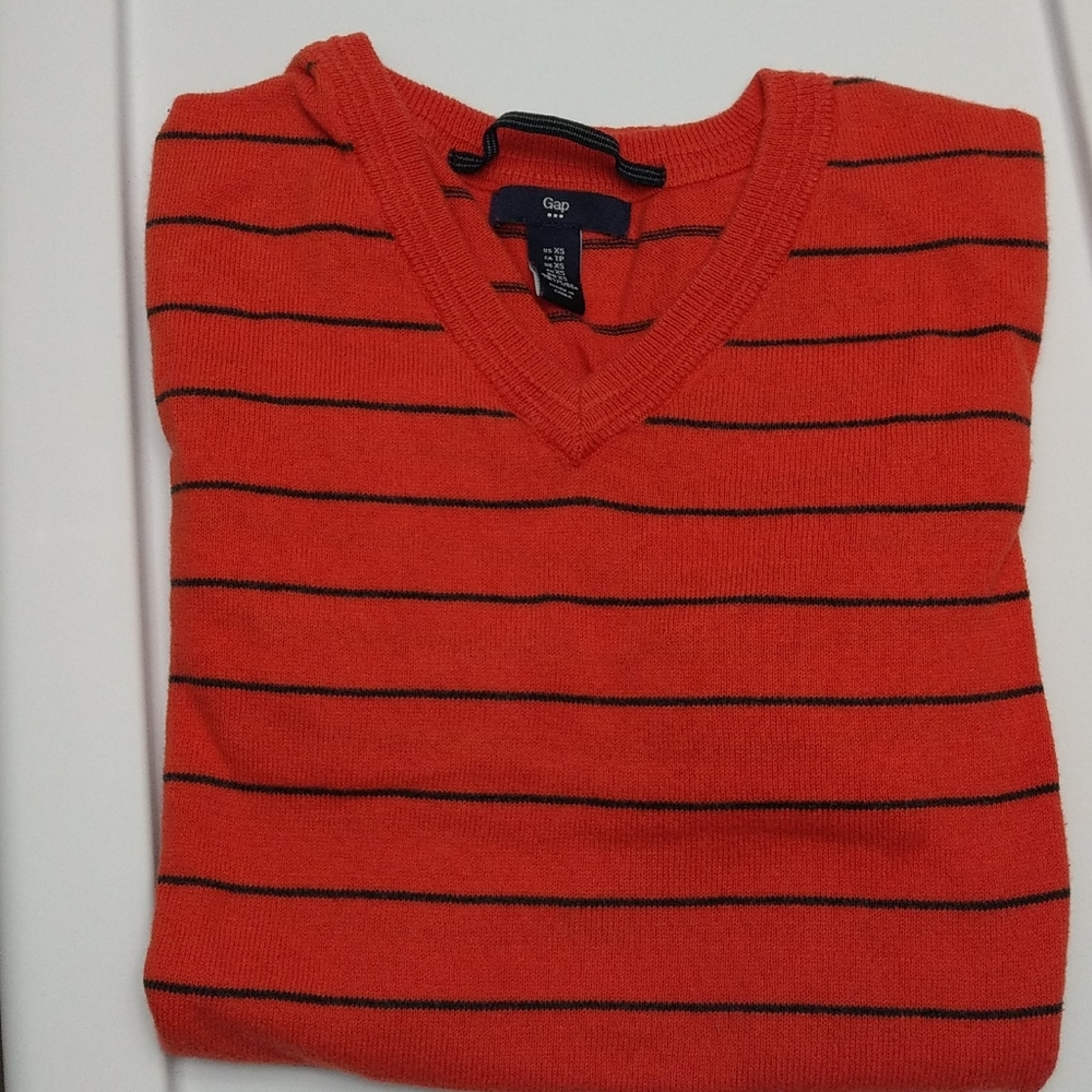 Gap light weight V-neck Sweater